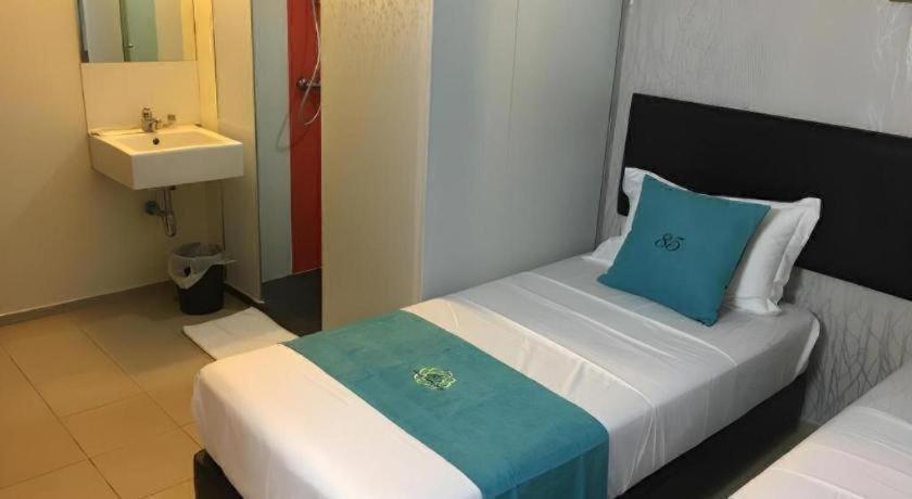85 Garden 2* Singapore